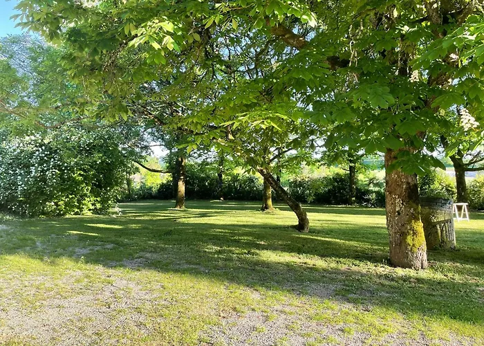 펜션 Stone Manor House In Quercy Belveze